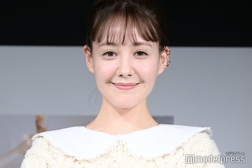 トリンドル玲奈、美デコルテ際立つ白ドレス姿披露「女神みたい」「お肌が発光してる」の声 画像