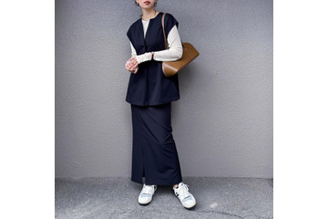 体のラインが出にくい！ダンボール素材ジレ×スカートのセットアップ風スタイル【40代の毎日コーデ】 画像