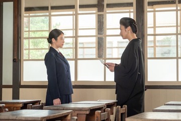 朝ドラ「あんぱん」黒井先生（瀧内公美）の壮絶過去＆一瞬の微笑みに反響「印象が変わった」「胸が締め付けられる」 画像