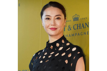 観月ありさ、芸能活動44周年を報告！美脚のワンピースSHOTに「憧れです」「ずっと大好き」の声 画像