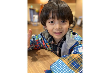 「ライオンの隠れ家」佐藤大空、小さい頃の写真にファンほっこり「ほっぺが可愛すぎる」「癒やし」 画像