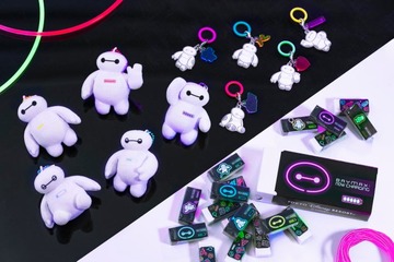 東京ディズニーランド＆シー、ベイマックスの新作グッズ ネオンカラーの服飾雑貨や光るバングルなど 画像