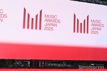 小泉今日子「アイドル」の定義・人々の心輝かせる努力と苦労語ったコメントが話題「最優秀アイドル賞」プレゼンター【MUSIC AWARDS JAPAN】 画像