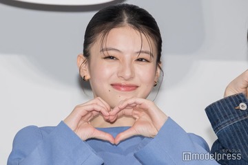 出口夏希、美脚＆美背中大胆披露のブルードレス姿 “唯一の幸せ”告白「涙が溢れ出します」【か「」く「」し「」ご「」と「】 画像