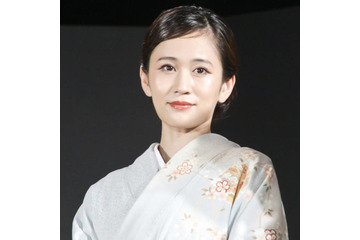 前田敦子、美スタイルの上品私服SHOTに反響「色気溢れまくり」「かっこよすぎ」 画像