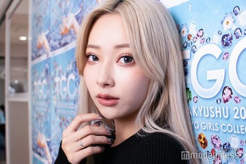 人気モデル・ぴょな、タトゥー際立つ美脚ショット「脚長くて細い」「お人形さんみたい」 画像