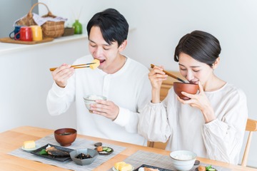 「クチャラーだって気づいてる!? もう無理!」と妻にブチ切れられて。アラフォー夫が直面した「離婚の危機」とは 画像