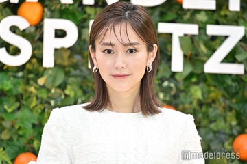 桐谷美玲、ミニ丈から美脚のぞく“雨の日コーデ”に反響「さすがのスタイル」「センス抜群」 画像