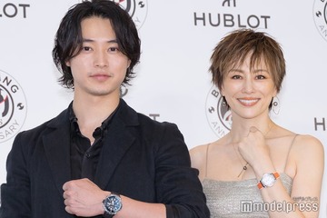 山崎賢人＆米倉涼子「35歳の高校生」クラスメイト再会に感慨「大事な作品」「全然手の届かないような大人に」 画像