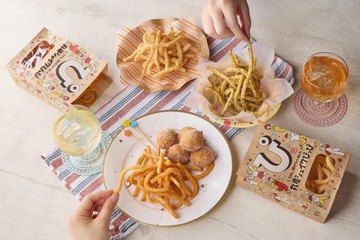 丸亀製麺、揚げうどんスナック「丸亀シェイクぴっぴ」新登場 “無限コンソメ”“のり塩まみれ”など3つの味 画像