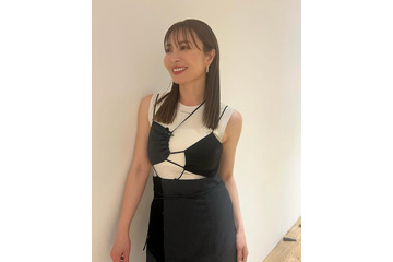 新山千春、美背中大胆披露のサマースタイルに反響「美しい」「黒コーデ素敵」 画像
