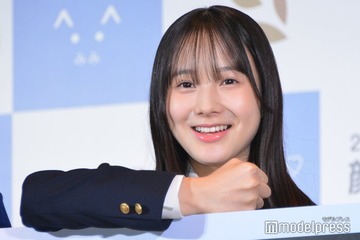 本田紗来、ほっそり美脚輝くミニスカ姿「お人形さんみたい」「スタイル良すぎ」の声 画像