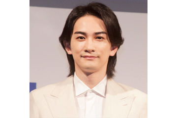 町田啓太、“お腹も心も満腹”イタリア満喫SHOTに反響「かっこいい」「街並みに溶け込んでる」 画像