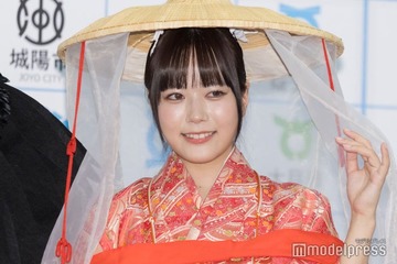 東雲うみ、デニムから美ヒップ大胆露出「インパクトすごい」「神々しい」と反響 画像