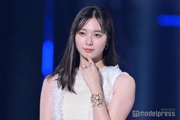 新川優愛、透け素材で美スタイル披露「上品で素敵」「美しすぎる」と反響 画像