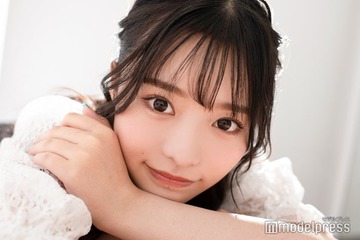 「オオカミちゃんくん」高鶴桃羽、タイトTシャツ×ミニスカで美ボディ全開「セクシー」「スタイル良すぎ」の声 画像