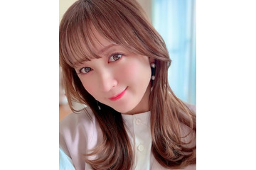 小松彩夏、息子抱えたお宮参りショット公開「順調に成長中」 画像