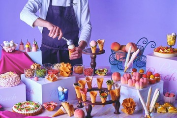 コンラッド大阪で桃主役のスイーツビュッフェ、人気のアイスづくりコーナーも設置 画像