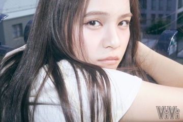 現役高校生17歳・有坂心花「ViVi」専属モデル加入 編集長が魅力明かす「見ていて飽きない」 画像