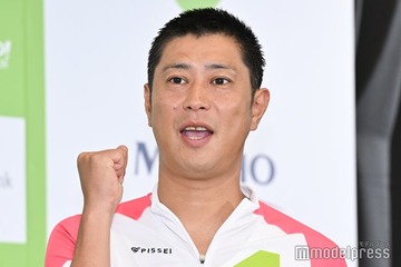 パンサー尾形の妻、自宅の広々シューズボックス公開「毎日、少年のようにスニーカーを眺めてるパパ」 画像