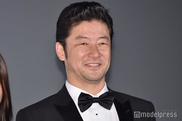 浅野忠信、息子・佐藤緋美との肩組み2ショット動画公開「親友みたいな親子」「パパの顔してる」の声 画像