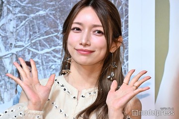 後藤真希、大胆な背中見せコーデ披露「ラインが綺麗」「攻めてる」 画像