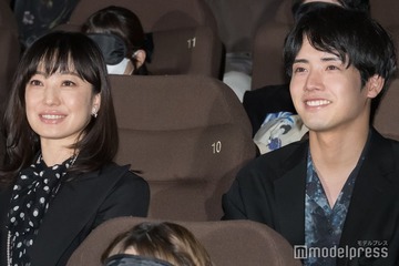 菅野美穂＆赤楚衛二、サプライズで客席内“こっそり”侵入 会場どよめく【近畿地方のある場所について】 画像