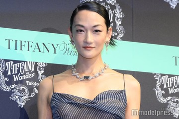 冨永愛、誕生日迎え母親へ感謝 紐ビキニ姿のビーチショットも公開「芸術的」「さすがのスタイル」 画像