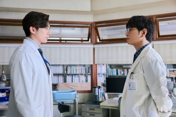 【19番目のカルテ 第3話】徳重、喉患ったアナウンサーめぐり康二郎と対立 画像