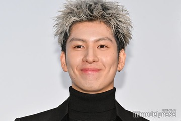 THE RAMPAGE長谷川慎、家族と初USJへ 3ショット公開「雰囲気似てる」「満喫してて可愛い」と反響 画像