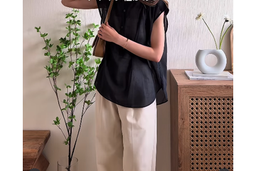 真夏にぴったりの涼しさ。軽やかに着こなす、黒×アイボリーの涼感スタイル【40代の毎日コーデ】 画像