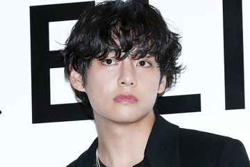 BTS・V、幼少期＆メンバーとのオフショット大量公開「成長が素晴らしい」「すでに完成してる」と反響 画像
