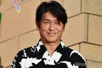 高橋克典、16歳息子の全身ショット公開「スタイル良すぎ」「立ち姿がパパに似てる」と反響 画像