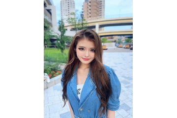 「今日好き」雨宮未苺（みるき）、美バストのぞくデニムキャミ姿に反響「抜群スタイル」「破壊力すごい」 画像