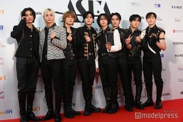 Stray Kids、8人中4人が髪色チェンジ「かっこよすぎてCGみたい」「全員ゲームキャラのよう」の声 画像