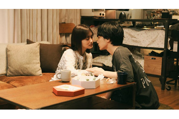 山下美月、芳村宗治郎とキス寸前「セフレと恋人の境界線」“曖昧な関係”映した予告・ポスター・場面写真解禁 画像