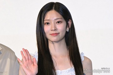 IZ*ONE出身キム・ミンジュ、久々日本イベント登場も“ハプニング” ミニ丈クラシカルワンピでスラリ美脚披露【君の声を聴かせて】 画像