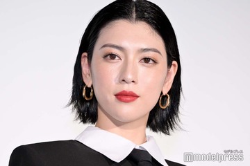 三吉彩花、胸元透ける大胆シースルーコーデ披露「とてつもない美」「抜群スタイル際立つ」と熱視線 画像