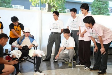 WEST.・Aぇ! group「横山会」メンバー、SUPER EIGHT横山裕のもとへ サプライズ応援駆けつける【24時間テレビ48】 画像