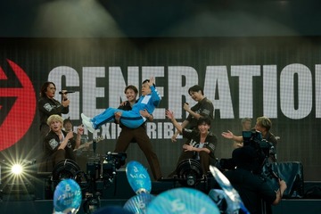 GENERATIONS、大物芸人ステージ乱入で「Choo Choo TRAIN」ダンス披露 小森隼「18年越しの夢叶ったぞ」【a-nation 2025】 画像
