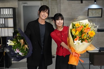 三代目JSB岩田剛典“バディ”蒔田彩珠と笑顔＆涙のクランクアップ「戦いのような思いで臨んだ4ヶ月」【DOCTOR PRICE】 画像