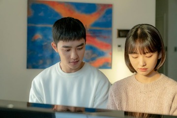 EXOド・ギョンス、ファンシーなエプロン姿で料理「シークレット・メロディ」“おうちデート”楽しむ本編映像公開 画像