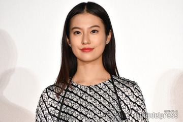 恒松祐里、ほっそり二の腕際立つ全身ピンクコーデ披露 USJ満喫ショットに「ピーチ姫みたい」「キュート」の声 画像