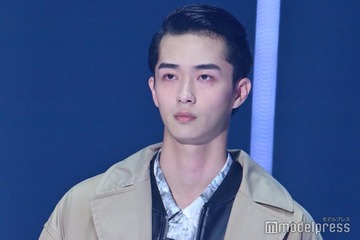 野村康太、オールバックで印象ガラリ 圧巻スタイル際立つロングコート姿【TGC2025A/W】 画像