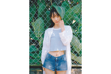 “仮面ライダーヒロイン”松本麗世、美ウエストのぞく抜群スタイル披露 画像