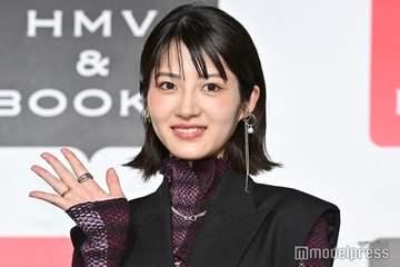 元乃木坂46若月佑美、制服姿で美脚披露「ギャルみあるちょい懐かしい女子高生」 画像