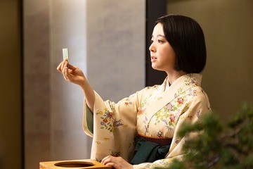 「ちはやふる」最終回、かなちゃん（上白石萌音）の薬指に注目集まる「いつの間に」「粋な演出」プロポーズオフショットも公開 画像