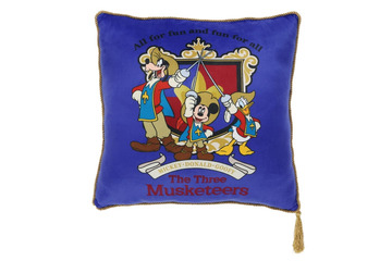 東京ディズニーランド＆シー「ミッキー、ドナルド、グーフィーの三銃士」の新グッズ登場 10月9日から 画像