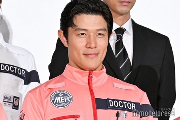 鈴木亮平「TOKYO MER」初衣装合わせショット公開「感慨深い」「初々しい」の声 画像