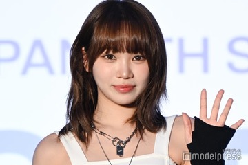 LE SSERAFIMチェウォン、美ウエスト際立つTシャツ姿「スタイル抜群」「ラフで可愛い」 画像